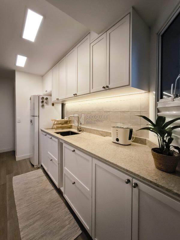 Apartamento à venda no bairro Vila Cristovam: COZINHA