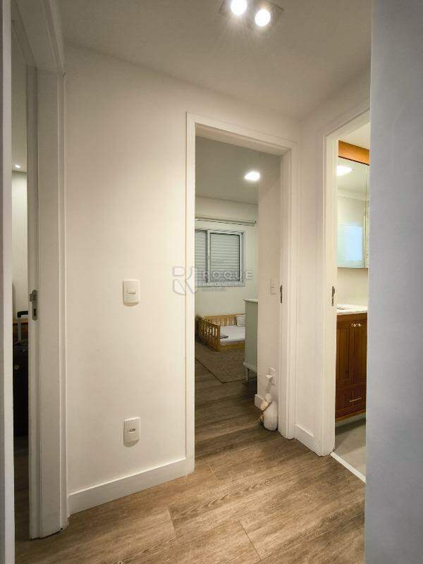 Apartamento à venda no bairro Vila Cristovam: ÁREA DE CIRCULAÇÃO