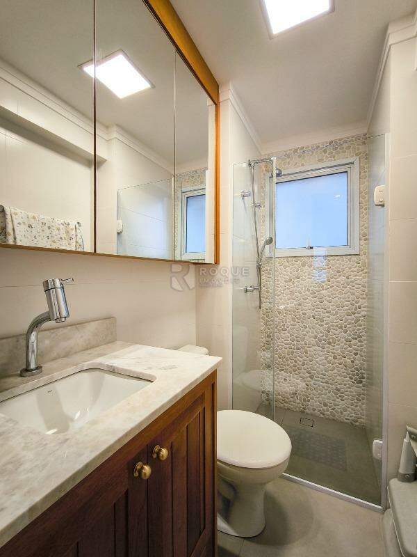 Apartamento à venda no bairro Vila Cristovam: BANHEIRO SOCIAL