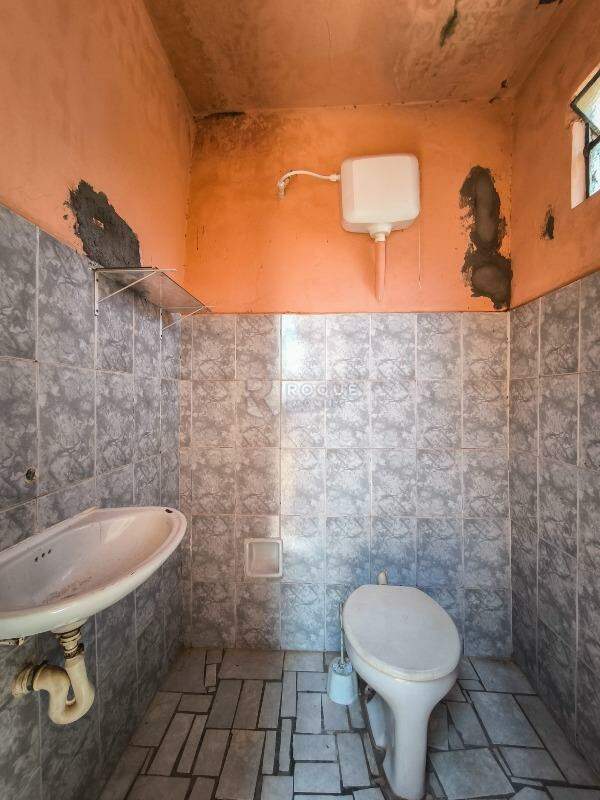 Casa Residencial à venda no bairro Jardim Vista Alegre: BANHEIRO EXTERNO