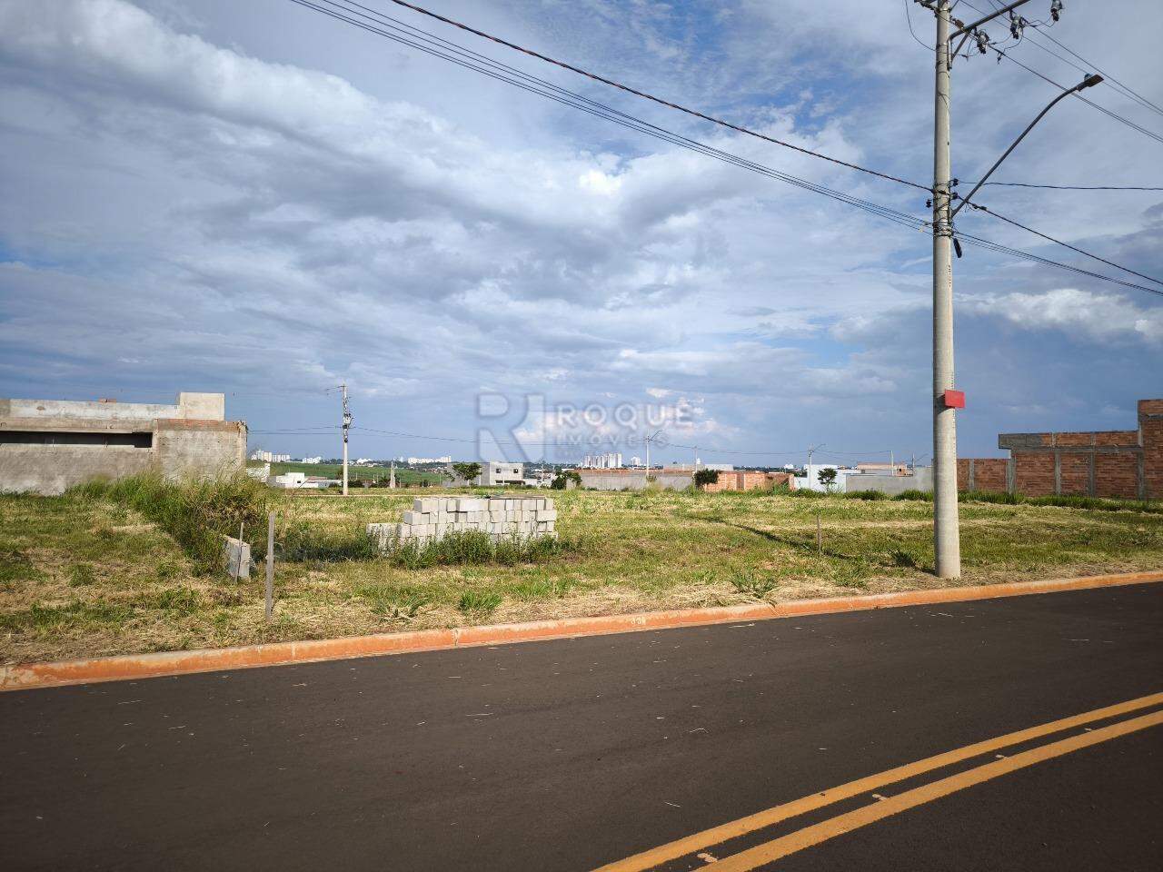 Terreno à venda no bairro Residencial Colinas do Engenho II: 