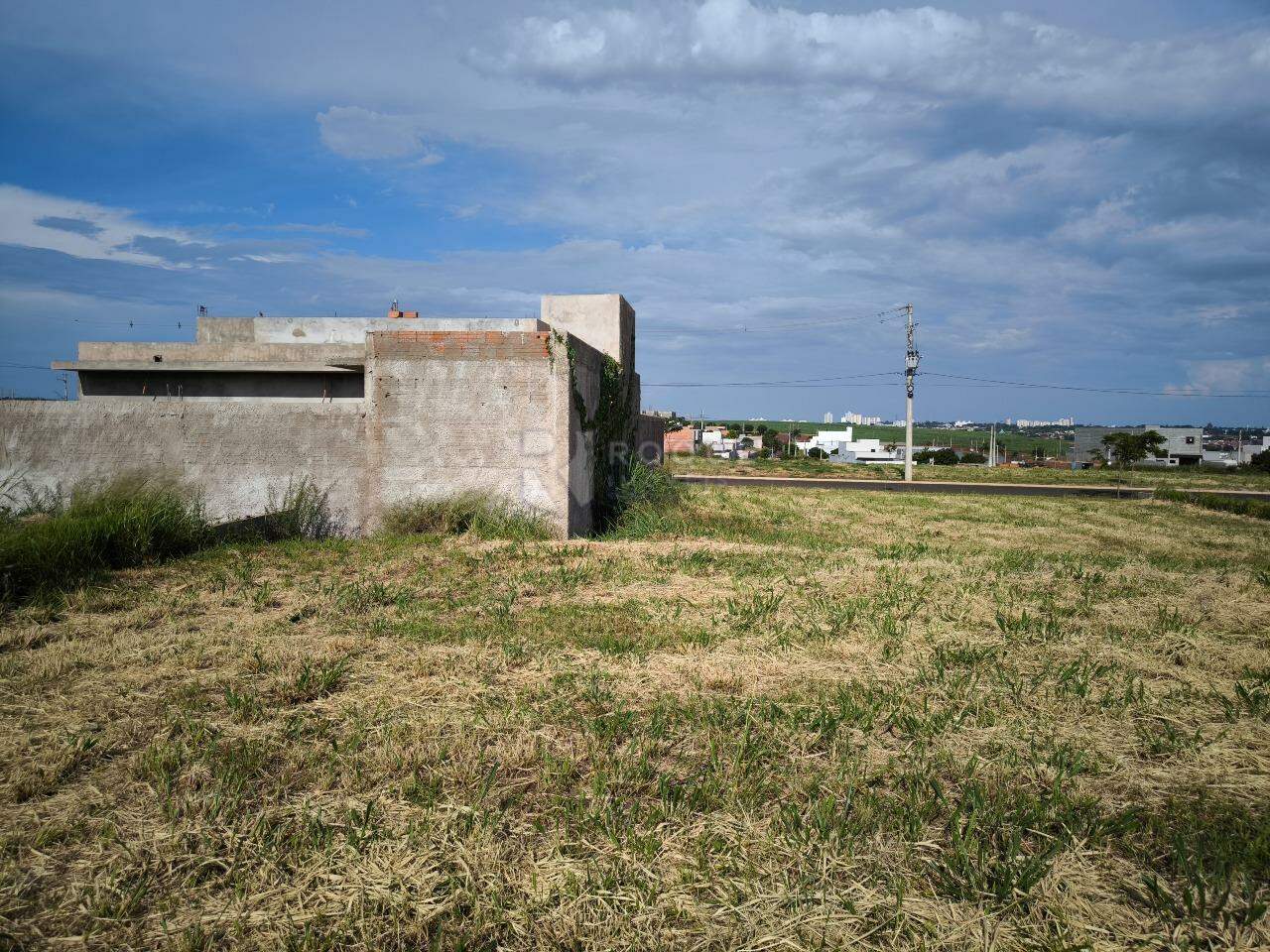 Terreno à venda no bairro Residencial Colinas do Engenho II: 