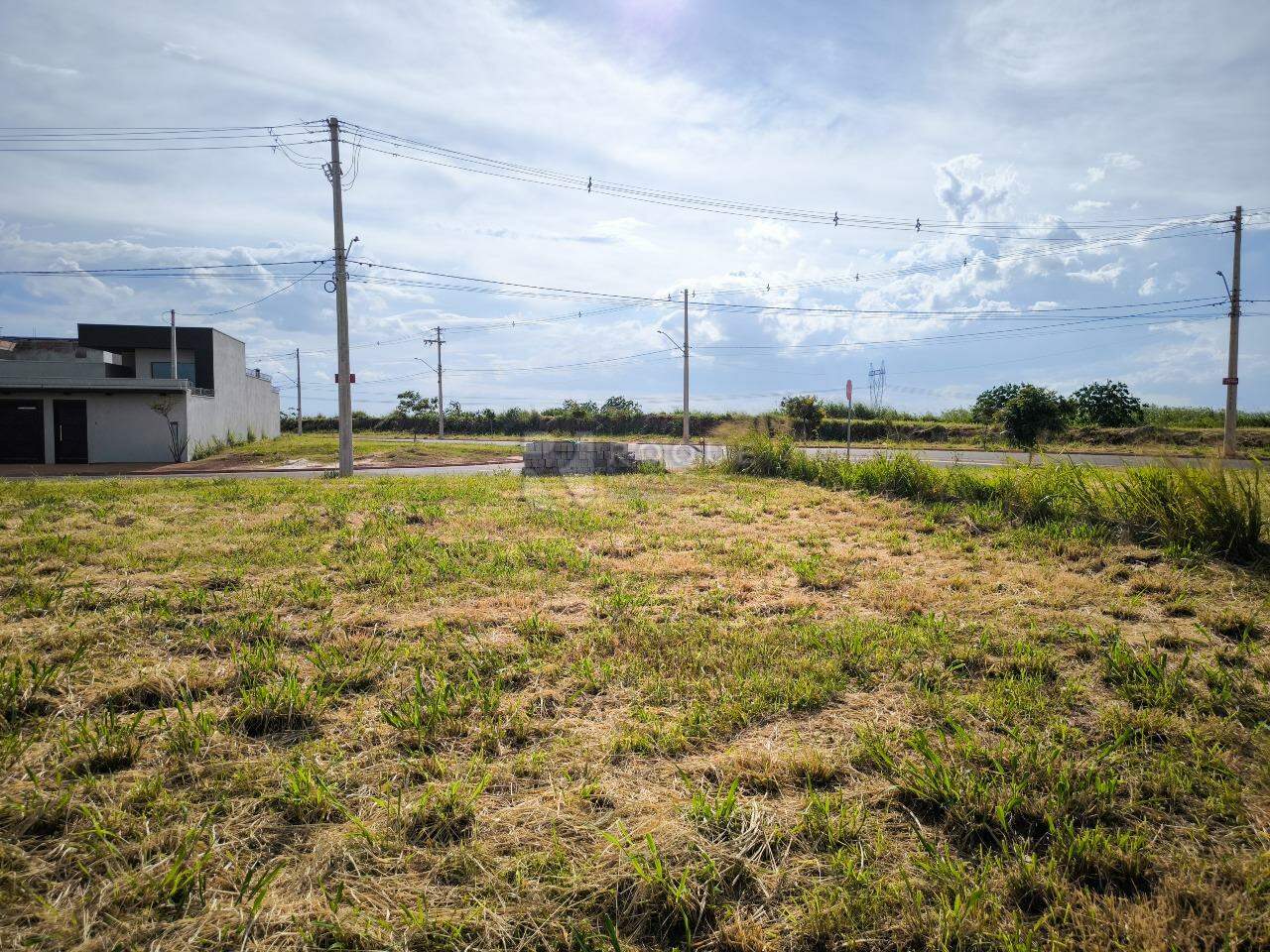Terreno à venda no bairro Residencial Colinas do Engenho II: 
