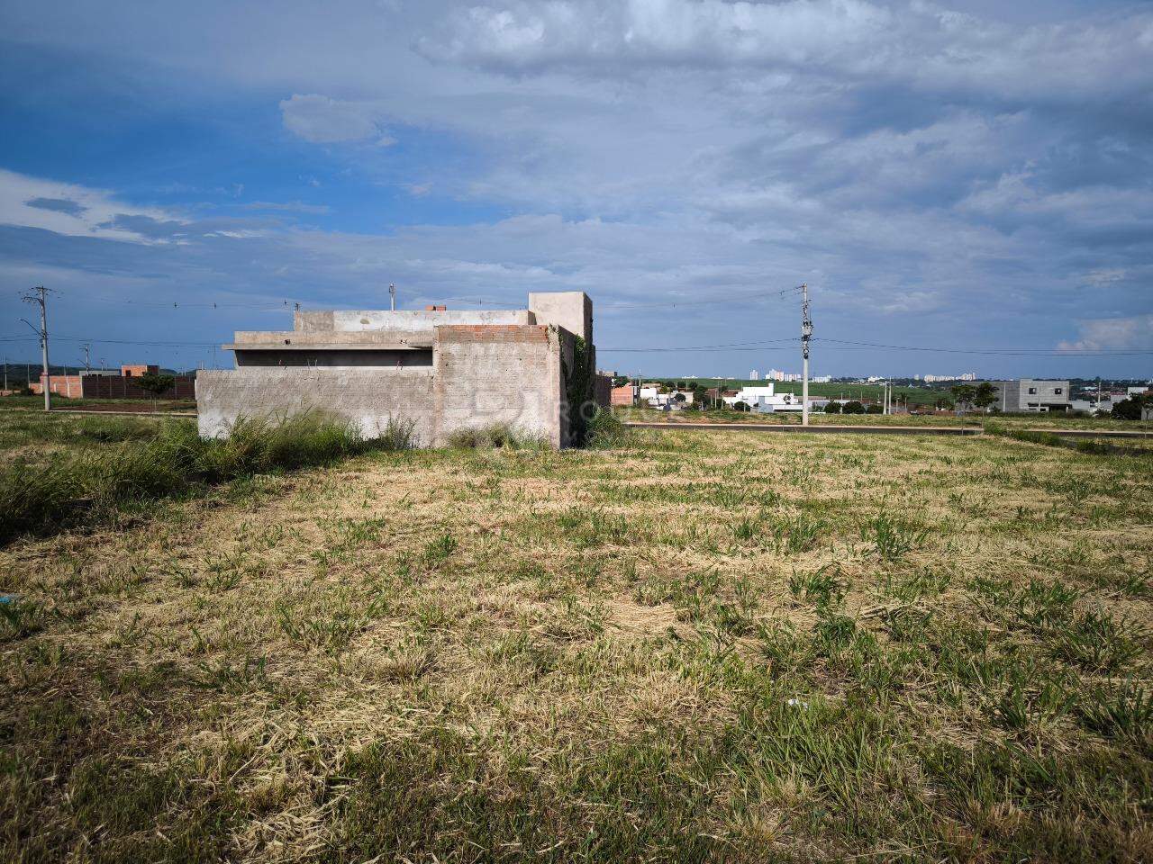 Terreno à venda no bairro Residencial Colinas do Engenho II: 