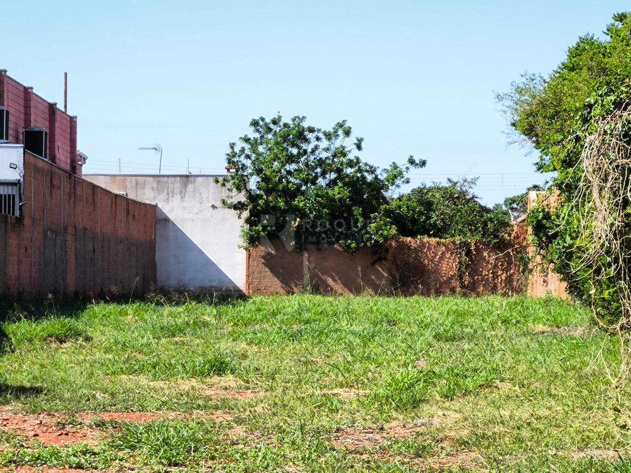 Terreno à venda no bairro Chácaras Antonieta: 
