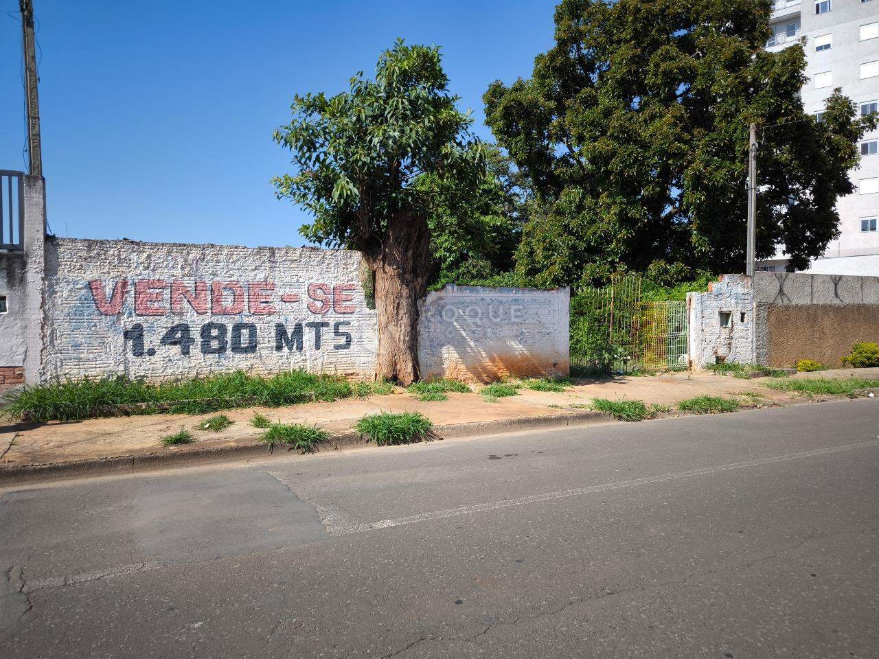 Terreno à venda no bairro Chácaras Antonieta: 
