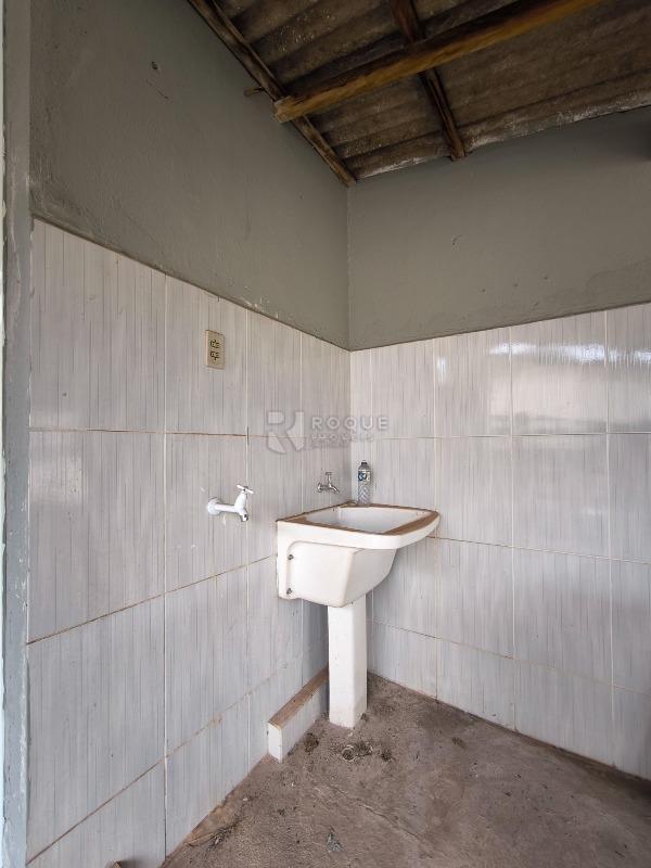 Casa Residencial à venda no bairro Vila Cristovam: LAVANDERIA