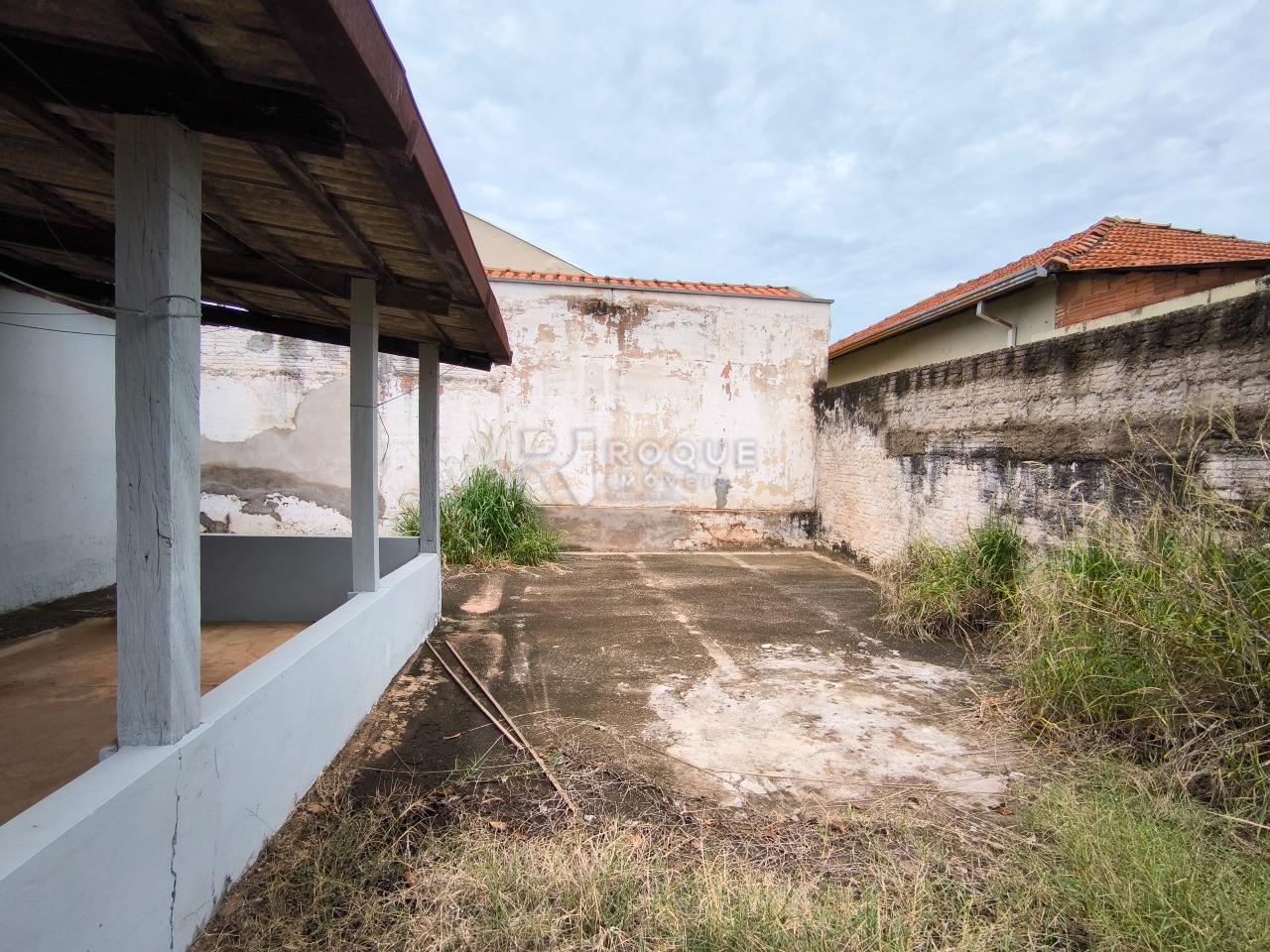 Casa Residencial à venda no bairro Vila Cristovam: QUINTAL