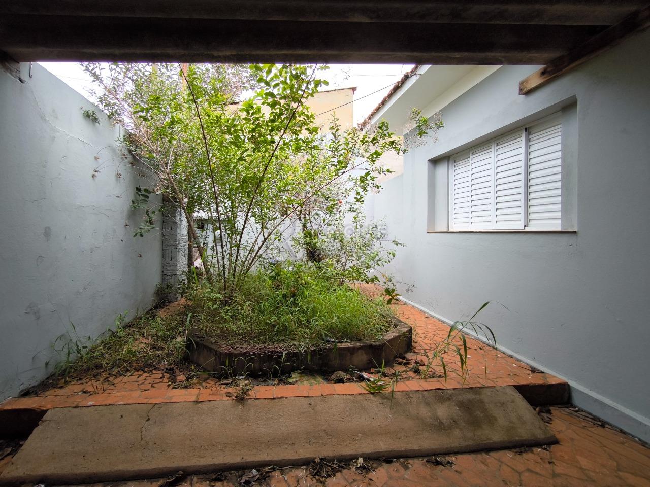 Casa Residencial à venda no bairro Vila Cristovam: JARDIM