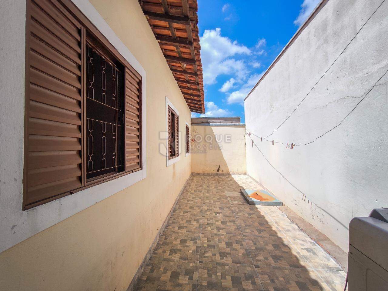 Casa Residencial à venda no bairro Jardim São Lourenço: ÁREA DE VARAL