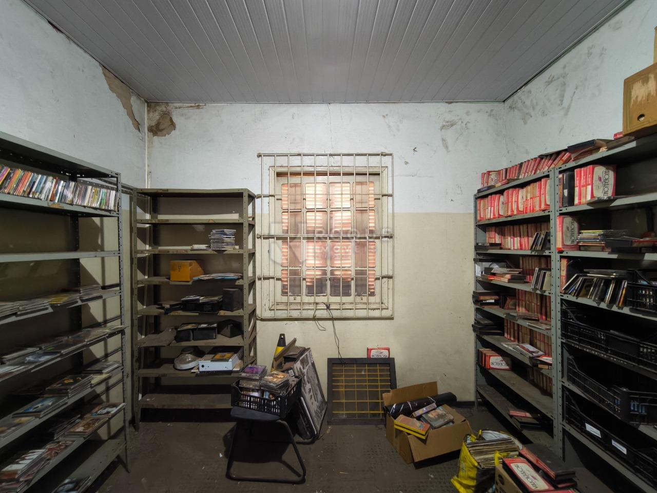 Casa Comercial à venda no bairro Centro: SALA 2