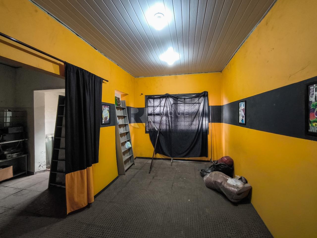 Casa Comercial à venda no bairro Centro: SALÃO 2