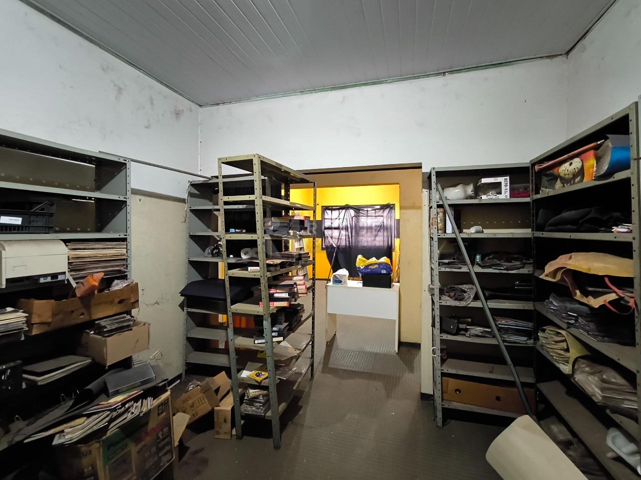 Casa Comercial à venda no bairro Centro: SALA 2