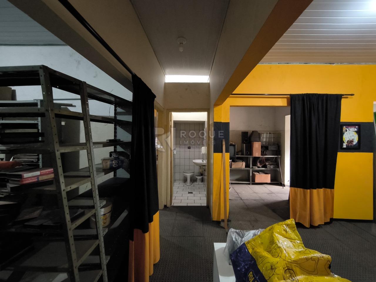 Casa Comercial à venda no bairro Centro: SALÃO 2