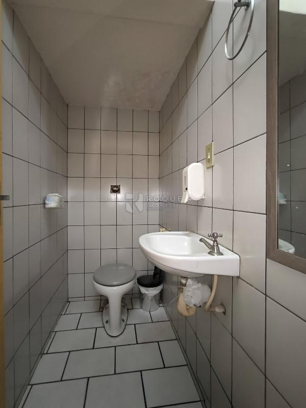 Casa Comercial à venda no bairro Centro: WC SALÃO 2