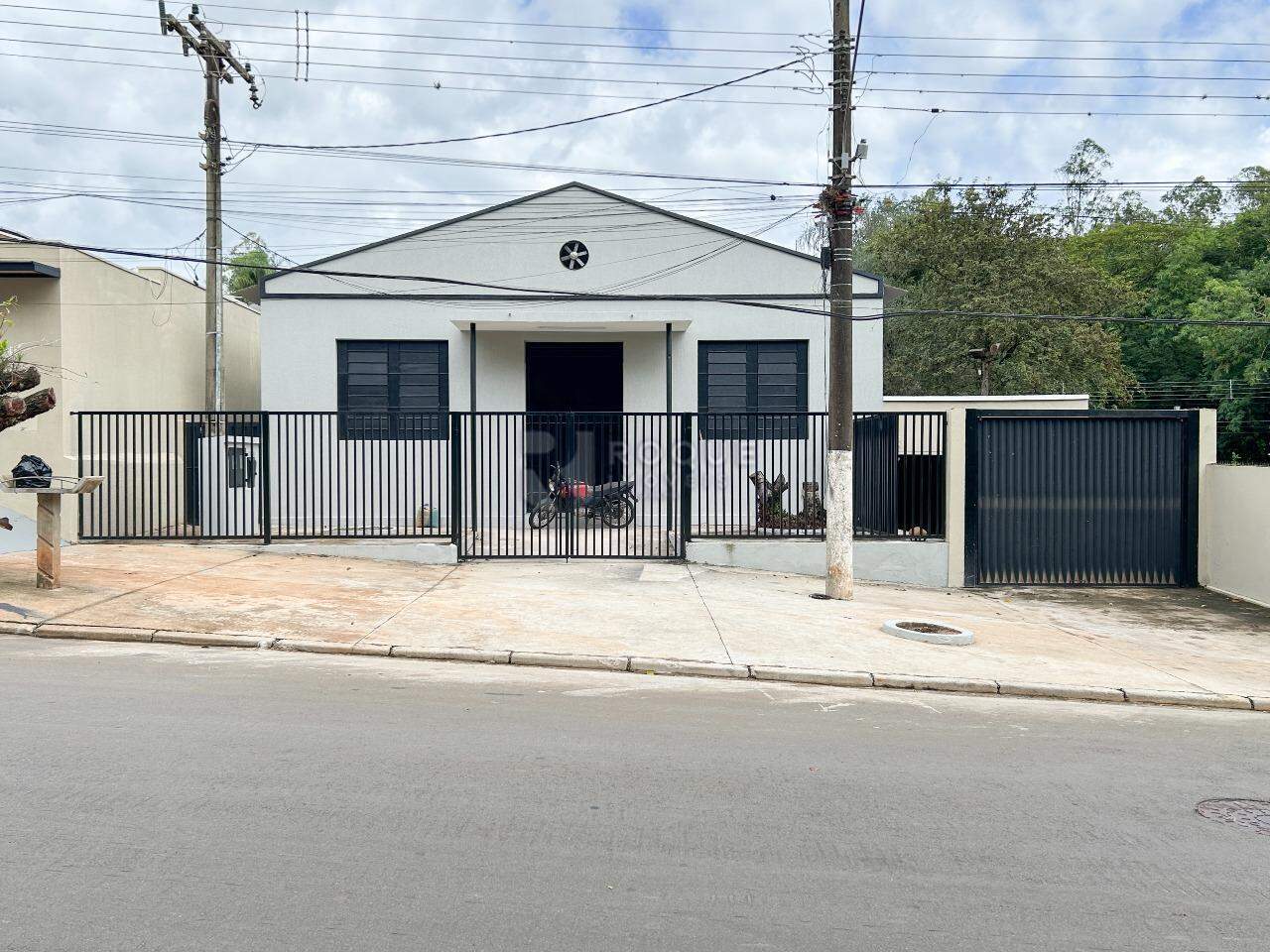 Salão para aluguel no bairro Tatu: Fachada 