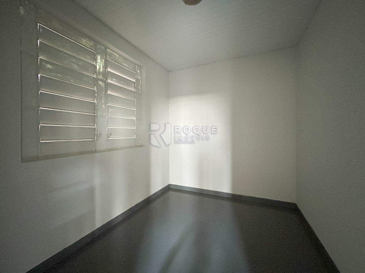 Salão para aluguel no bairro Tatu: Sala 1