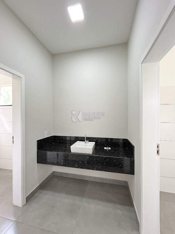 Salão para aluguel no bairro Tatu: Lavabo 