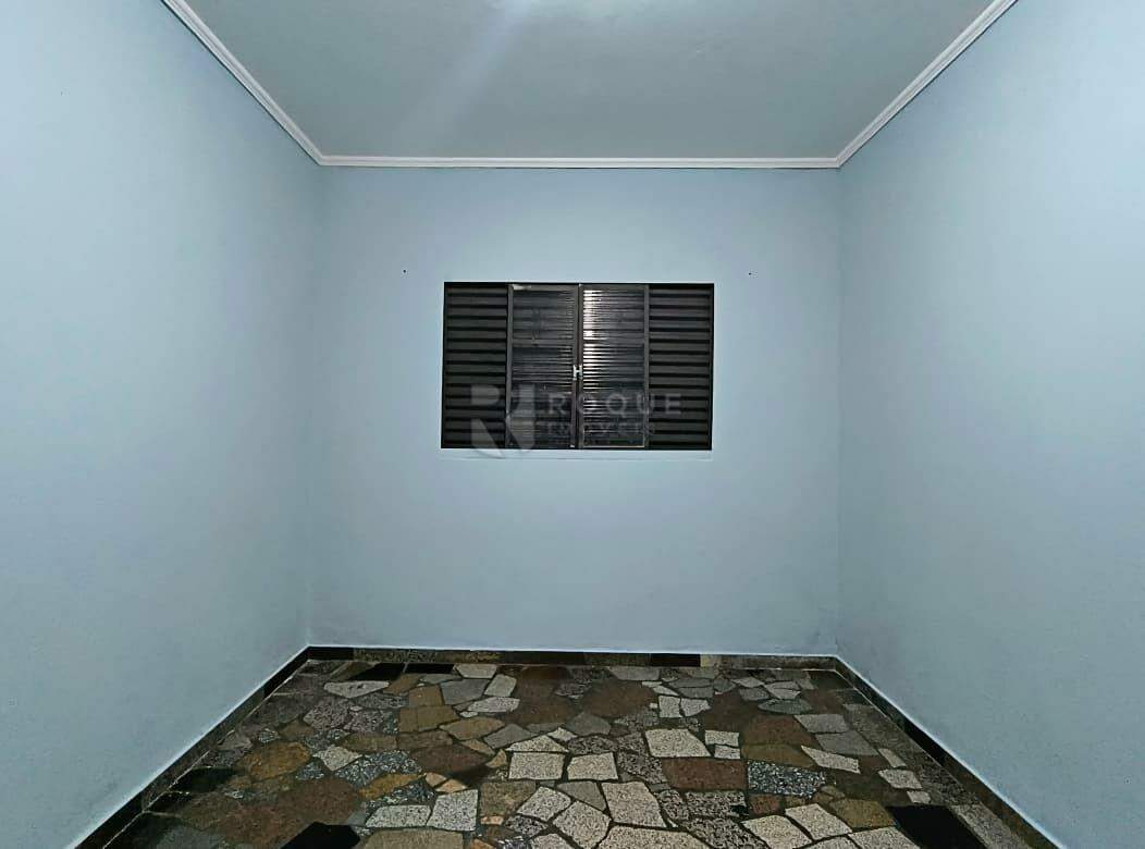 Casa Residencial para aluguel no bairro Jardim Ouro Verde: Dormitório 01