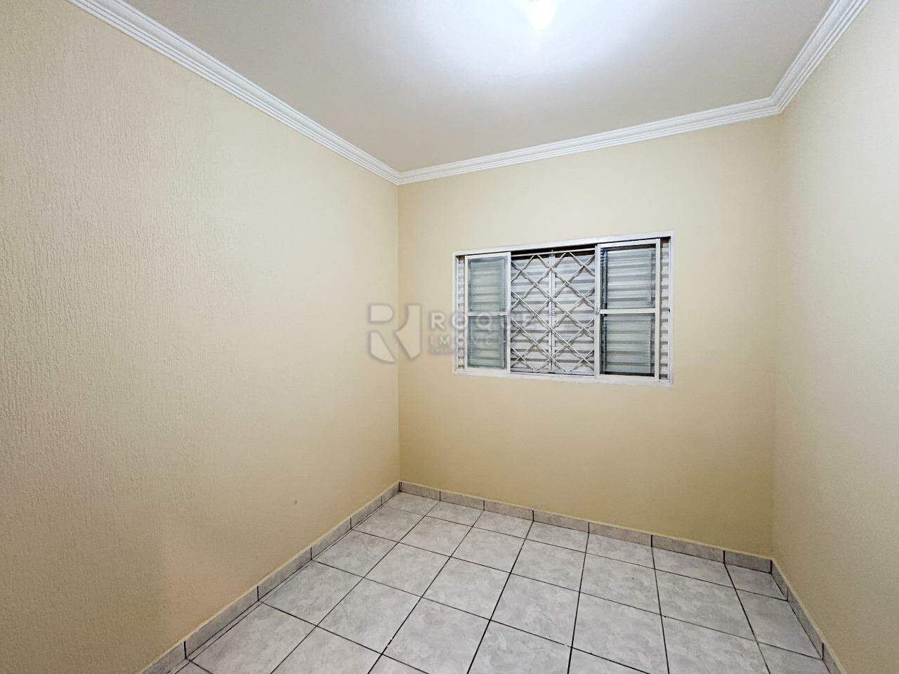 Casa com salão para aluguel no bairro Jardim Ibirapuera: Dormitório 01