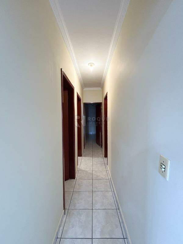 Casa com salão para aluguel no bairro Jardim Ibirapuera: Hall