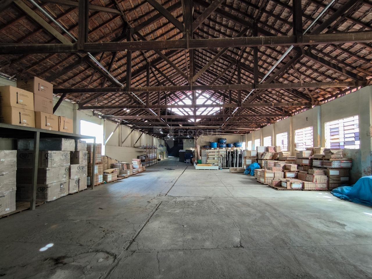Barracão/Galpão à venda no bairro Centro: 