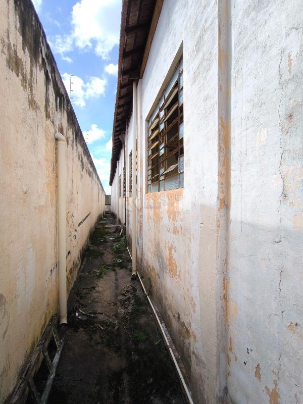 Barracão/Galpão à venda no bairro Centro: LATERAL EXTERNA