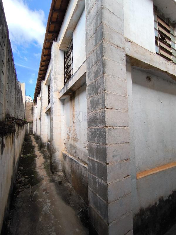 Barracão/Galpão à venda no bairro Centro: FUNDOS
