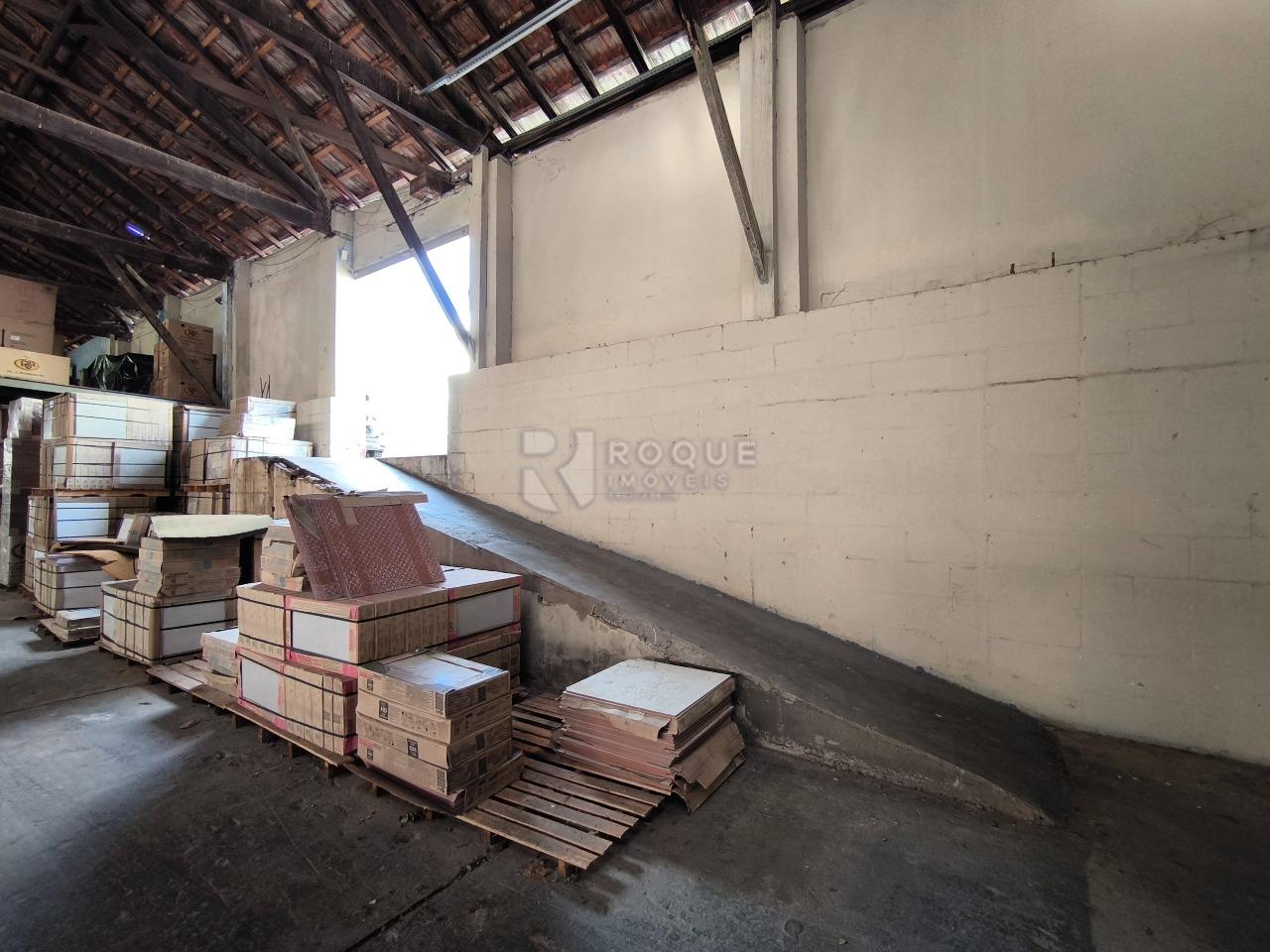 Barracão/Galpão à venda no bairro Centro: RAMPA DE ACESSO