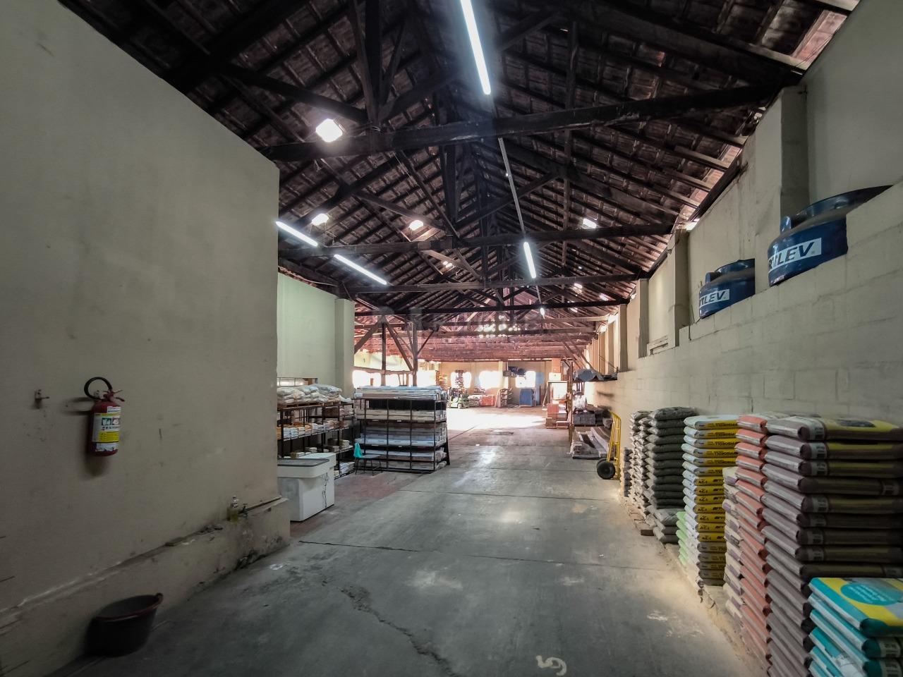 Barracão/Galpão à venda no bairro Centro: 