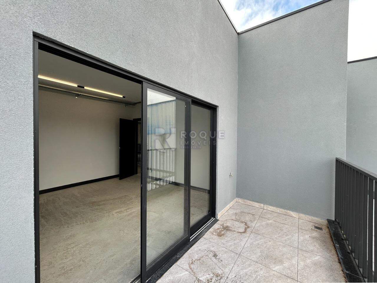 Salão para aluguel no bairro Jardim Porto Real IV: Sacada