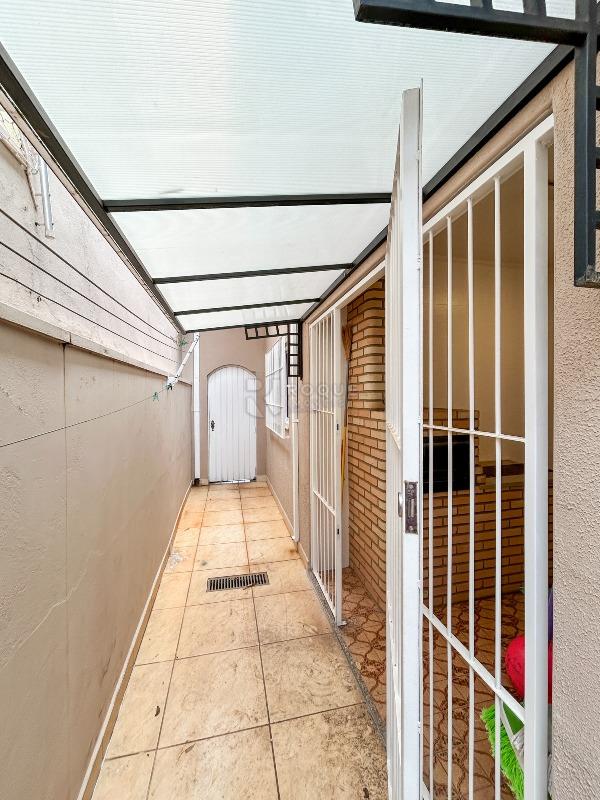 Casa Residencial para aluguel no bairro Jardim Nereide: Corredor