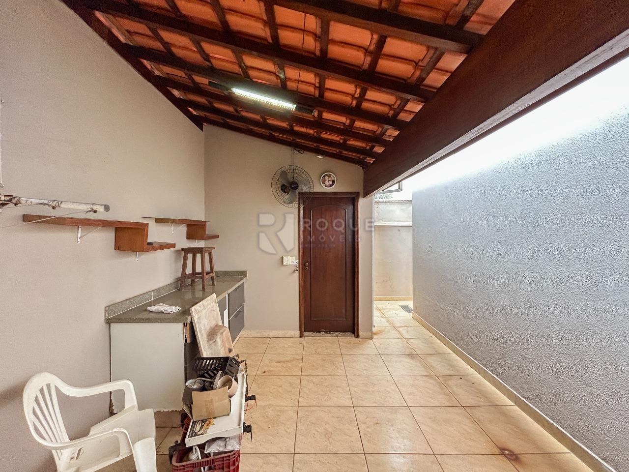 Casa Residencial para aluguel no bairro Jardim Nereide: Fundo 