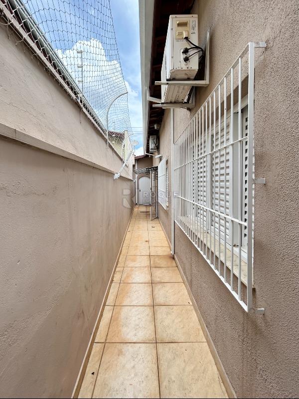 Casa Residencial para aluguel no bairro Jardim Nereide: Corredor