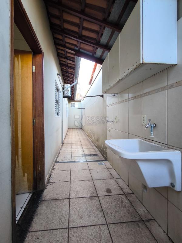 Casa Residencial à venda no bairro Vila Claudia: ÁREA DE SERVIÇO