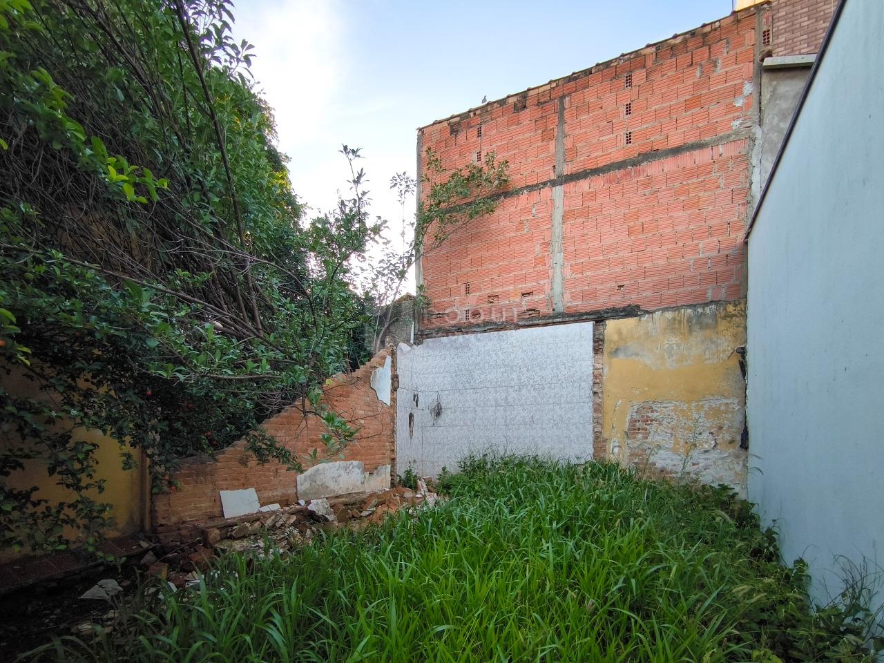 Casa Residencial à venda no bairro Vila Claudia: TERRENO