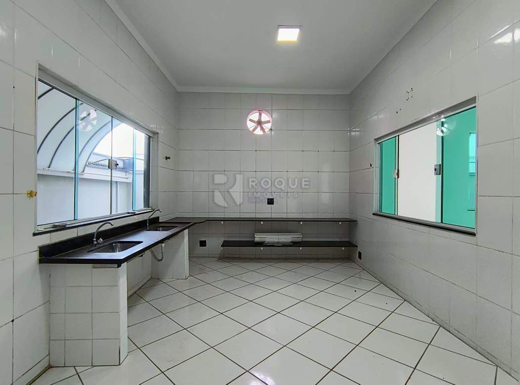 Salão para aluguel no bairro Parque Residencial Roland: Cozinha 