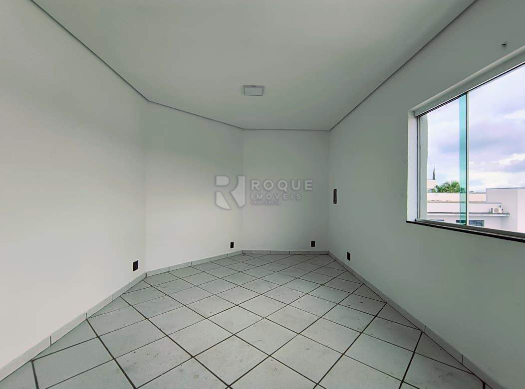Salão para aluguel no bairro Parque Residencial Roland: Sala