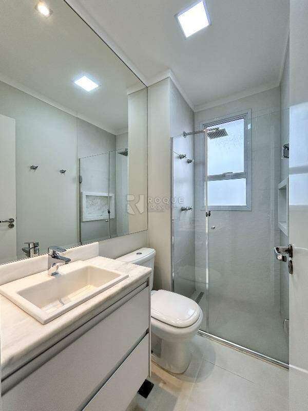 Apartamento para aluguel no bairro Jardim Aquárius: WC suíte 2