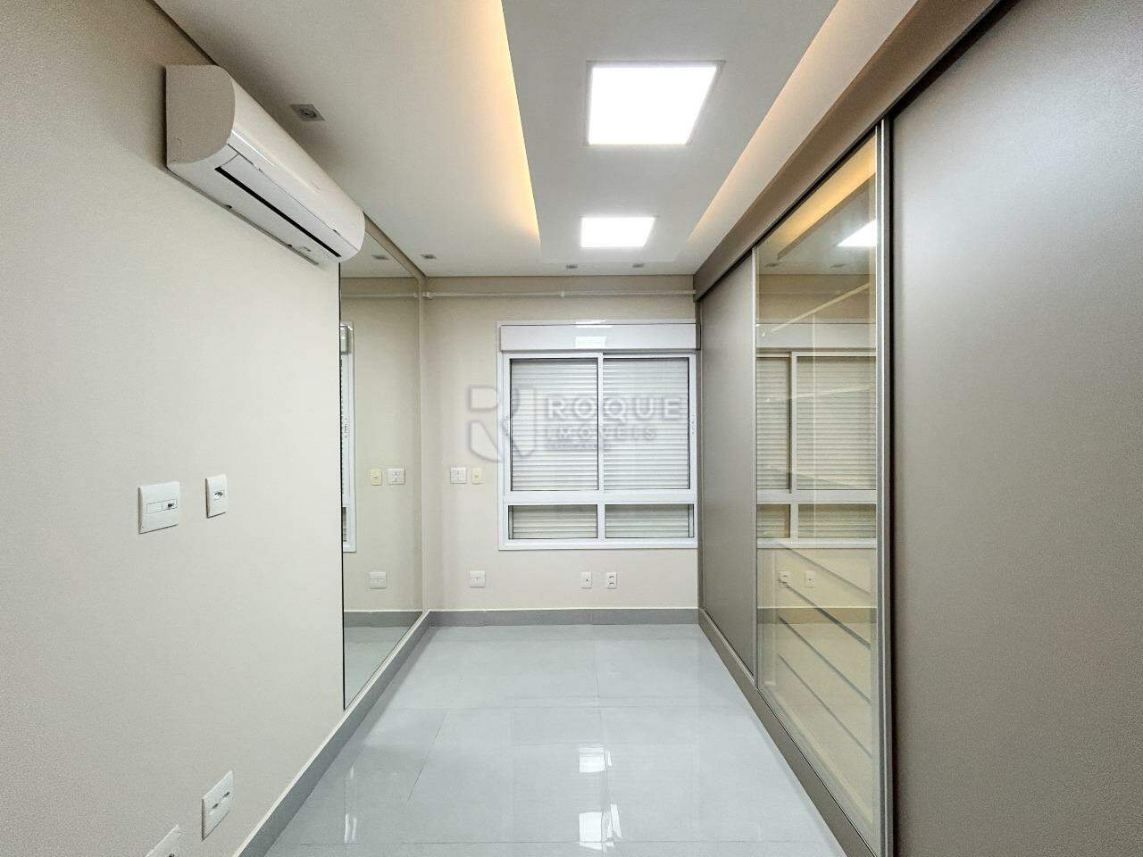 Apartamento para aluguel no bairro Jardim Aquárius: Closet suíte 3