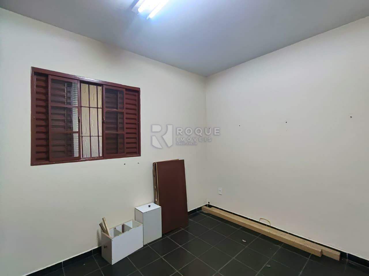 Barracão/Galpão para aluguel no bairro Jardim Barão de Souza Queiroz: Dormitório 01/ Casa inferior