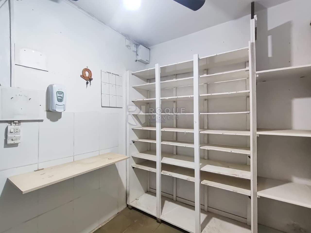 Barracão/Galpão para aluguel no bairro Jardim Barão de Souza Queiroz: Despensa Barracão