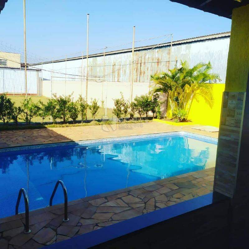 Casa Comercial à venda no bairro DISTRITO INDUSTRIAL I: 