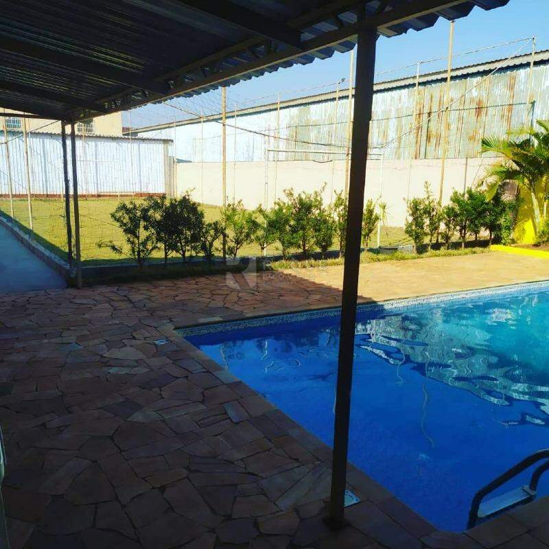 Casa Comercial à venda no bairro DISTRITO INDUSTRIAL I: 
