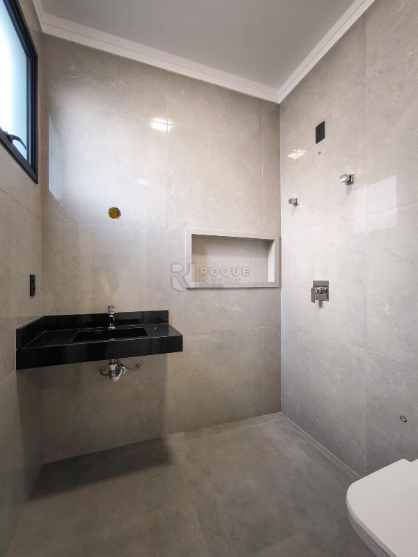 Casa em condomínio à venda no bairro Vale das Oliveiras: WC SUÍTE 1