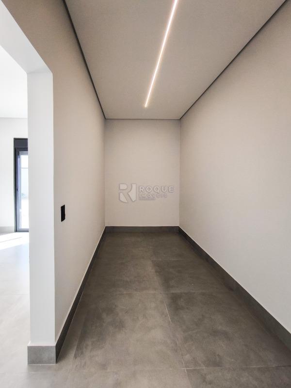 Casa em condomínio à venda no bairro Vale das Oliveiras: CLOSET SUÍTE MASTER