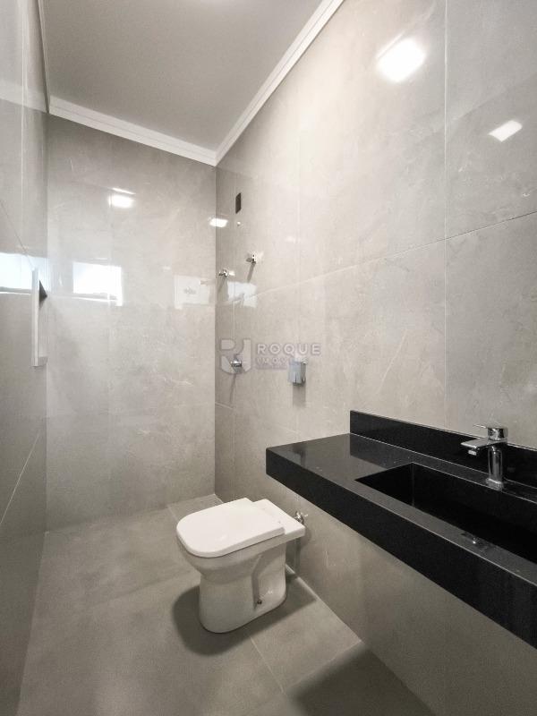 Casa em condomínio à venda no bairro Vale das Oliveiras: WC SUÍTE 2