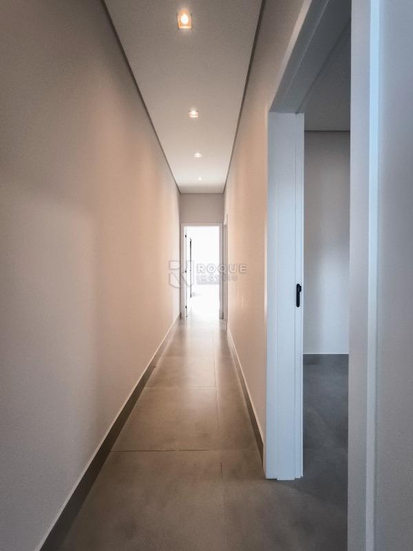 Casa em condomínio à venda no bairro Vale das Oliveiras: CORREDOR INTERNO
