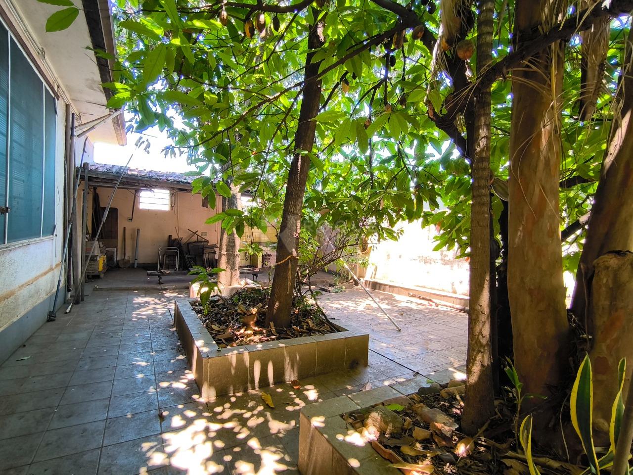 Casa Residencial à venda no bairro Vila Camargo: QUINTAL