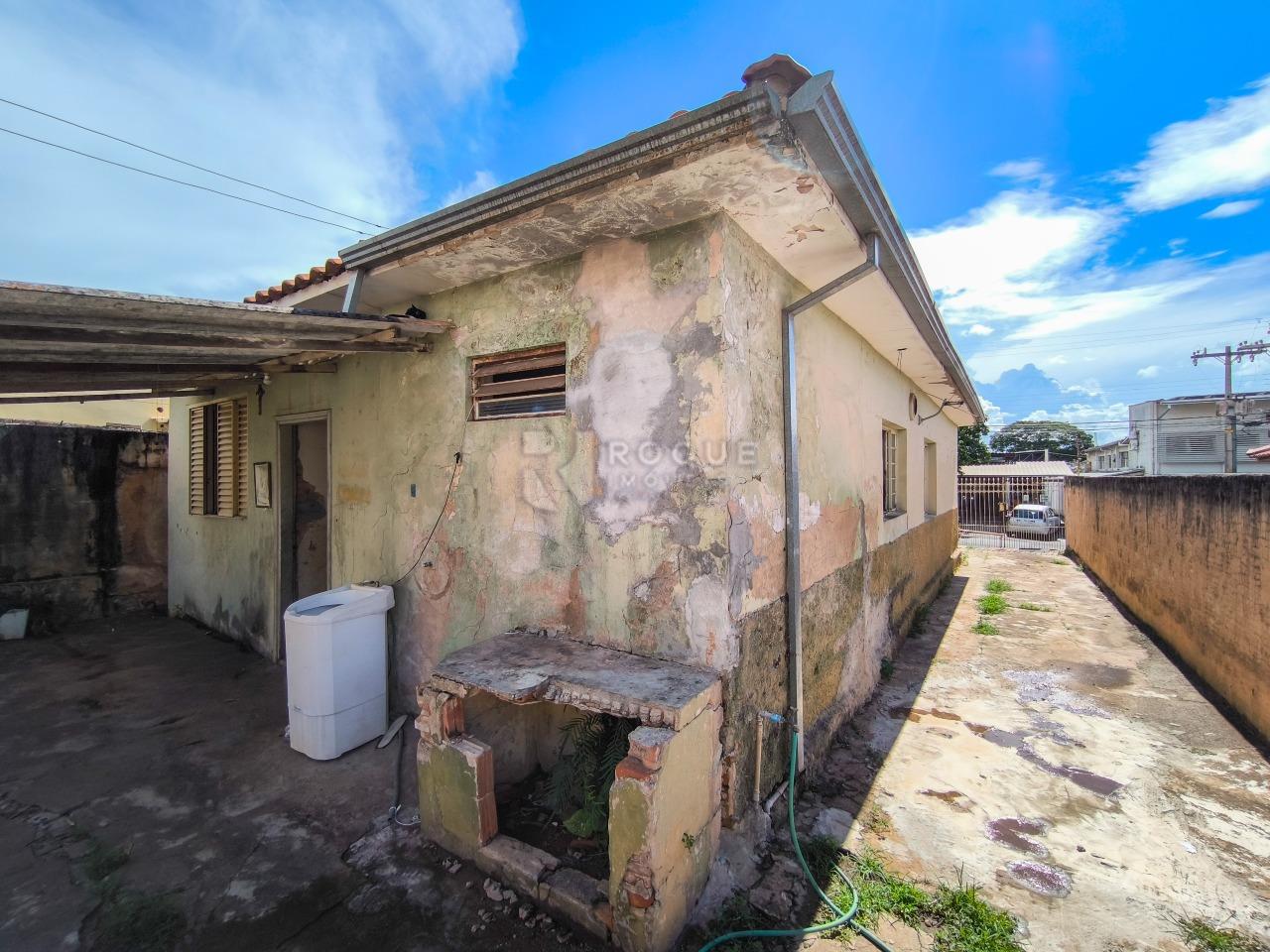 Casa Residencial à venda no bairro Vila Queiroz: FUNDOS